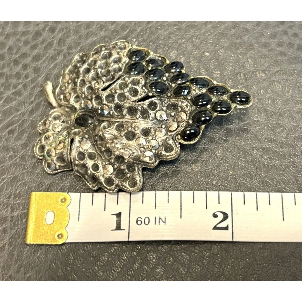 VTG DECO Pot Metal Black Faux Onyx Cabochon Marcasite Grape Bunch Brooch READ